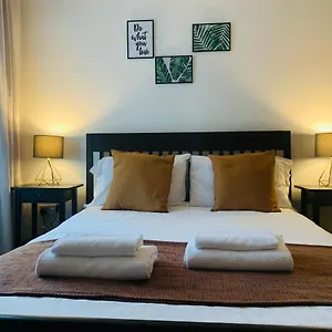 Unique 2 Bedroom In London/ Excel / Olympic Close To Line Tube Station With Gated Parking Space , Londres Reino Unido