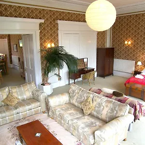 Regent Terrace, And Charming, Quiet Apartment