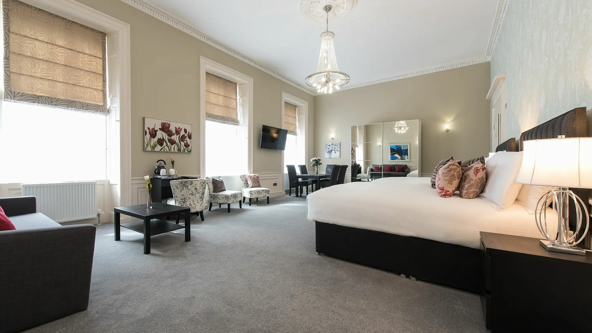 Royal Princes Suites Édimbourg 0*,